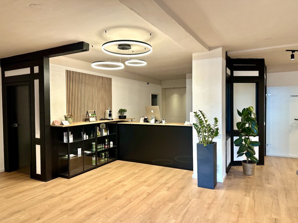 Empfangsbereich der FOUNT Praxis in Waldbröl